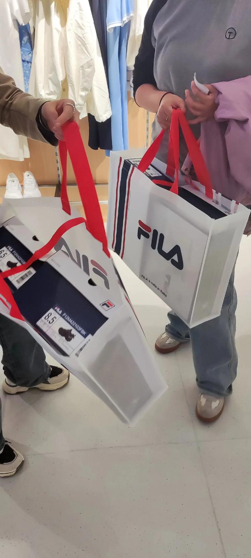 走进龙口鞋帽零售：体验传统与时尚的交织